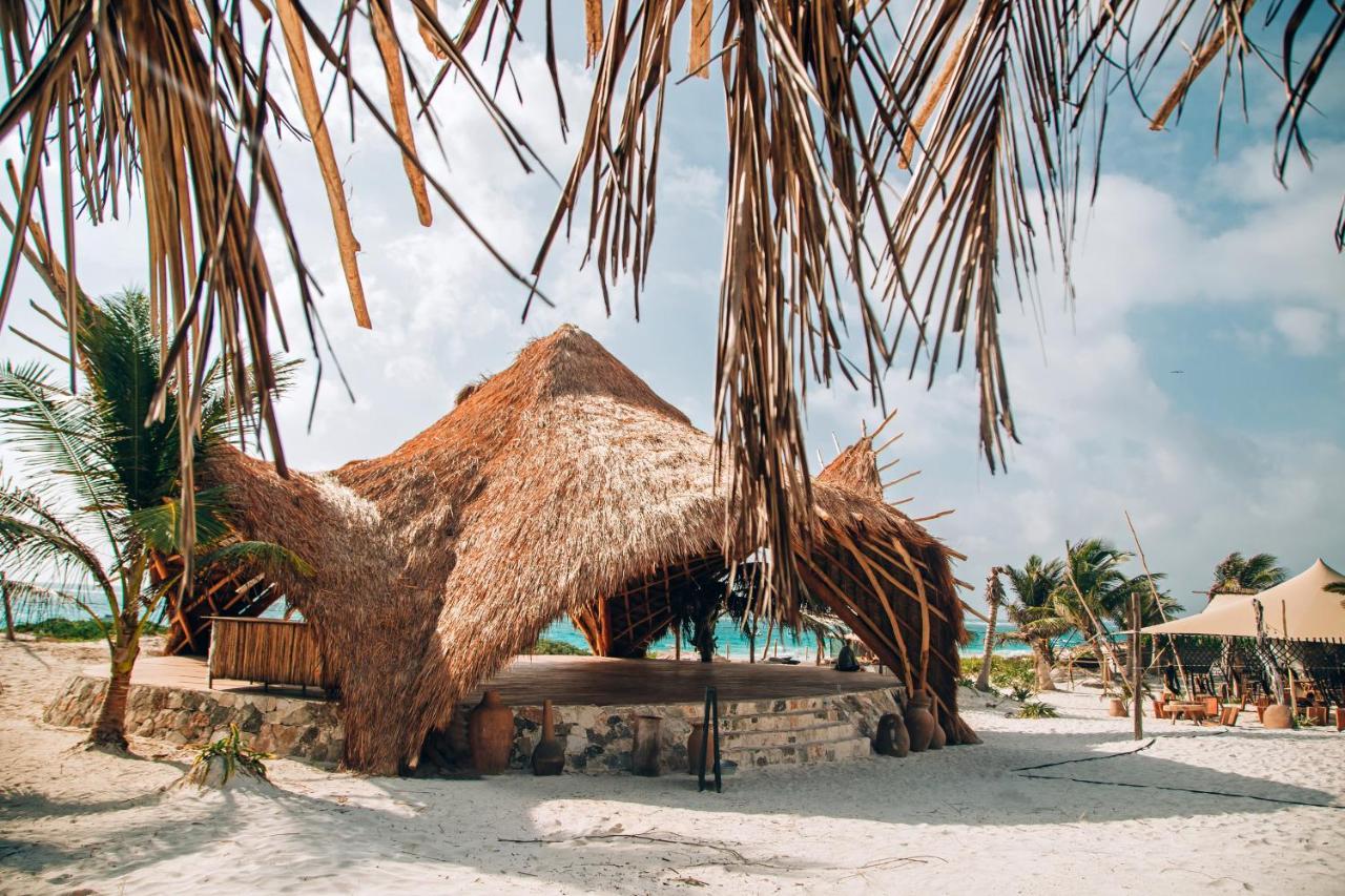 Ikal Tulum Hotel Eksteriør billede A hut at Akumal