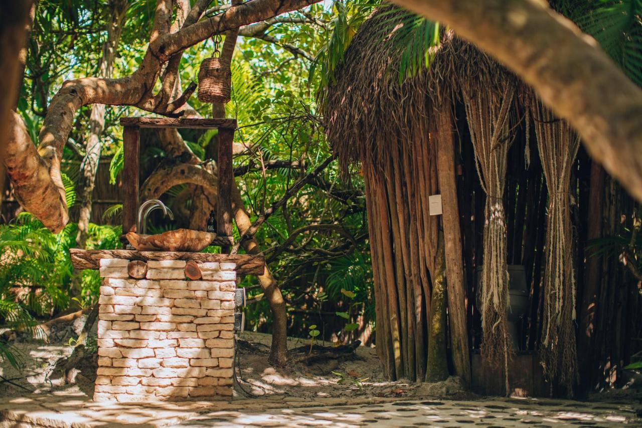 Ikal Tulum Hotel Eksteriør billede A fountain in the jungle