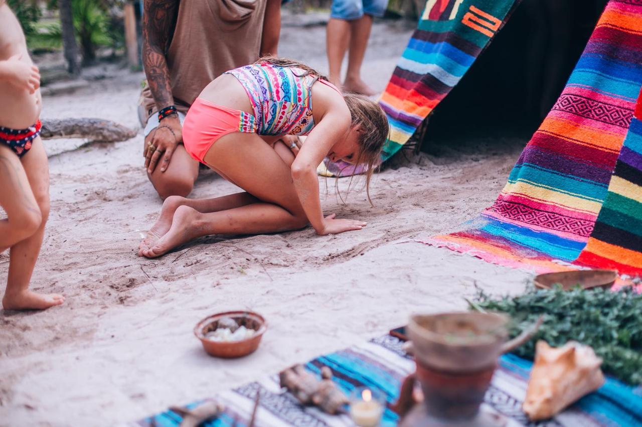 Ikal Tulum Hotel Eksteriør billede A woman in a trance state during a shamanic healing session