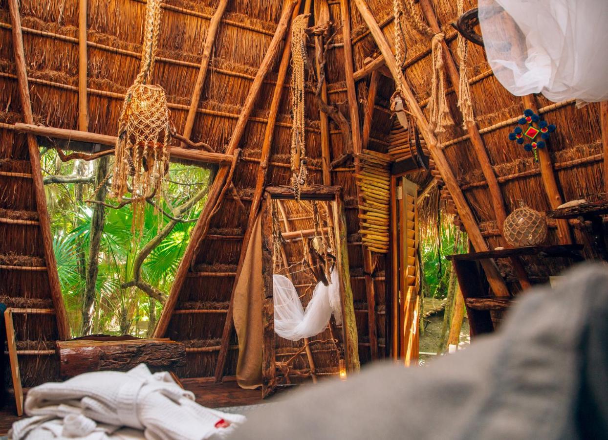 Ikal Tulum Hotel Eksteriør billede Interior of a hut at the resort